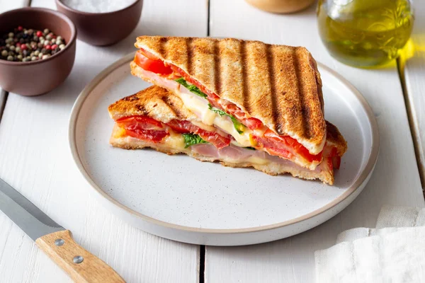 Sandwich Con Jamón Tomate Queso Espinacas Desayuno Comida Rápida — Foto de Stock