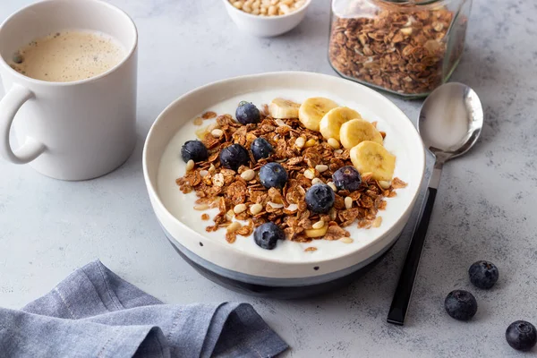 Müsli Mit Joghurt Blaubeeren Nüssen Bananen Und Honig Müsli Gesunde — Stockfoto