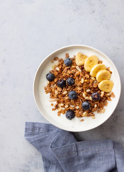 Müsli Mit Joghurt Blaubeeren Nüssen Bananen Und Honig Müsli Gesunde — Stockfoto