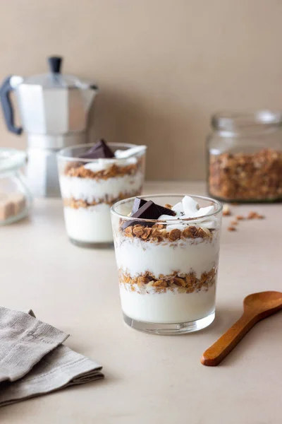 Granola Con Yogurt Cocco Cioccolato Muesli Colazione Cibo Vegetariano Note — Foto Stock