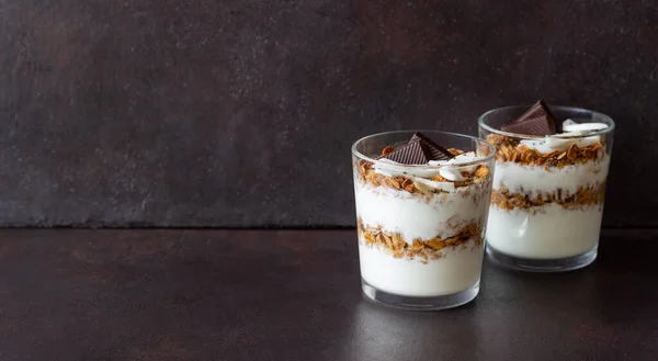 Granola Med Yoghurt Kokos Och Choklad Det Muesli Frukost Vegetarisk — Stockfoto