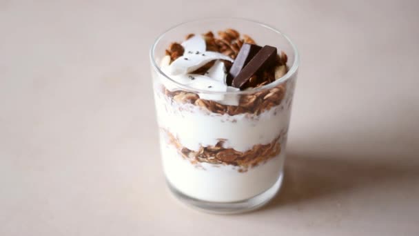 Granola Yaourt Noix Coco Chocolat Muesli Petit Déjeuner Nourriture Végétarienne — Video