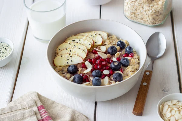 Oatmeal Porridge Apple Pomegranate Blueberries Almonds Healthy Eating Vegetarian Food — Stockfoto