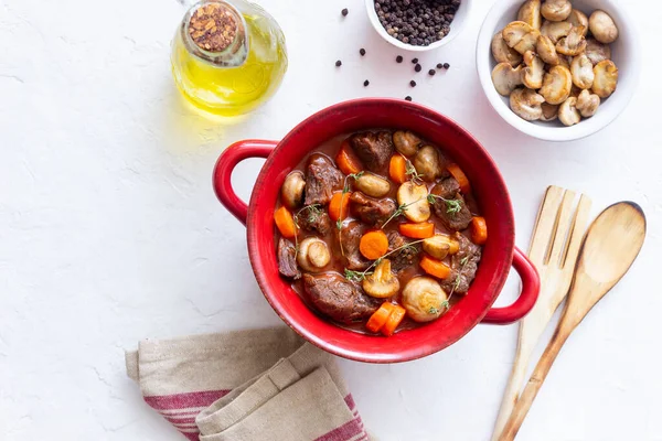 Rundbourguignon Stoofpot Met Wortelen Champignons Franse Keuken — Stockfoto