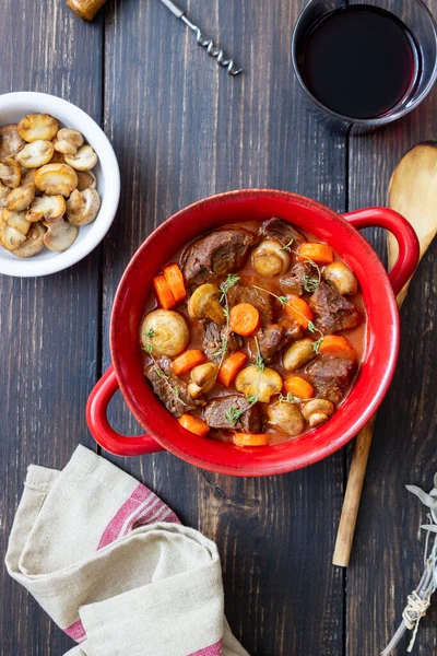 Estofado Bourguignon Res Con Zanahorias Champiñones Cocina Francesa Fotos De Stock Sin Royalties Gratis