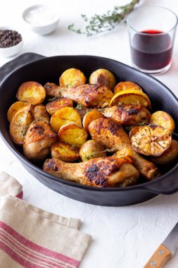 Patates ve limonlu fırında tavuk bacağı. Tarif