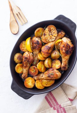 Patates ve limonlu fırında tavuk bacağı. Tarif