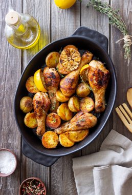 Patates ve limonlu fırında tavuk bacağı. Tarif