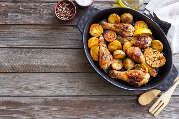 Patas Pollo Horno Con Patatas Limón Receta —  Fotos de Stock