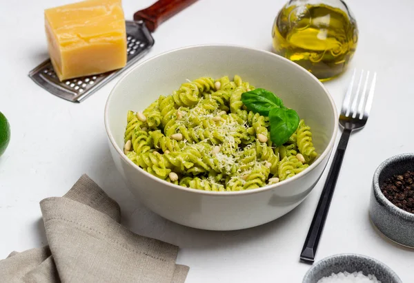 Fusilli Pasta Pesto Sauce Cheese Nuts Healthy Eating Vegetarian Food — Stock Photo, Image