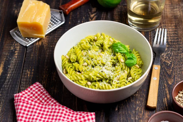 Fusilli Pasta Pesto Sauce Cheese Nuts Healthy Eating Vegetarian Food — Stock Photo, Image