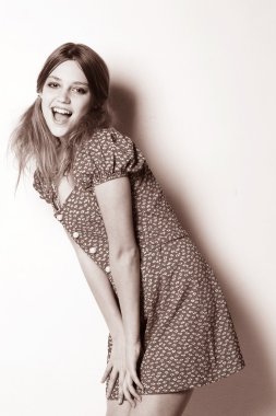 güzel sarışın üzgün model kız