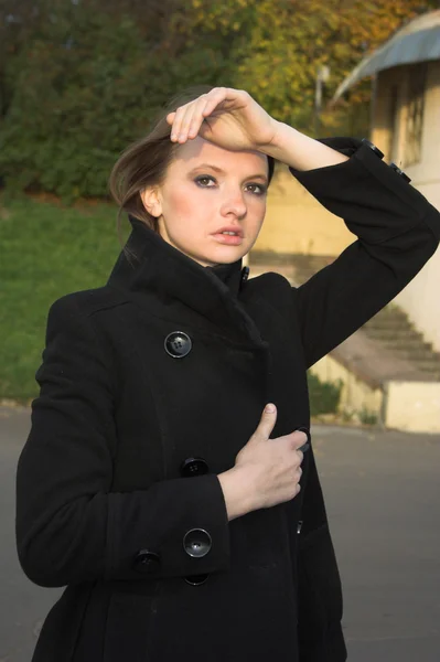 Beautiful fashion blond business woman in office clothes — Stock Photo, Image