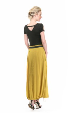 güzel moda sarışın kadın yaz elbise