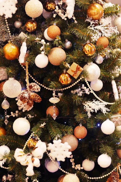 Dekorerad xmas träd jul bakgrund — Stockfoto