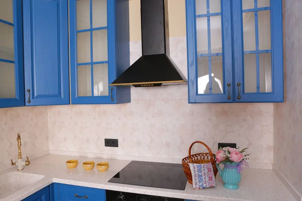 Azul cozinha interior close up foto — Fotografia de Stock