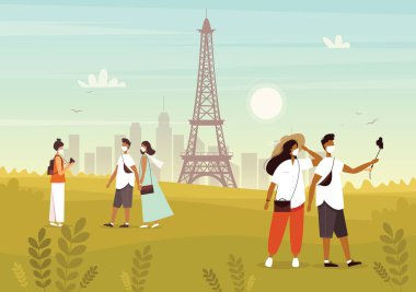 Bir grup turist Avrupa, Fransa ve Paris 'te tıbbi koruyucu maskelerle dolaşıyorlar. Koronavirüs salgını sırasında seyahat etmek..