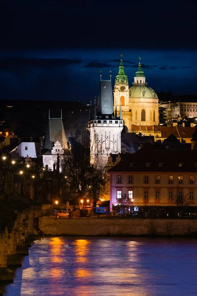 Praga Nocturna Vista Del Casco Antiguo Reflejo Las Luces Ciudad — Foto de Stock