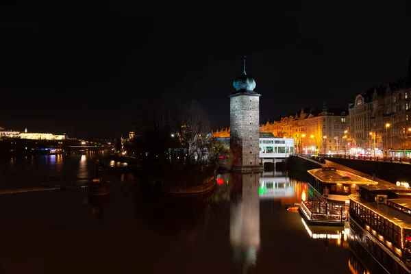 Praga Notte Barca Sul Molo Del Fiume Moldava Riflesso Luci — Foto Stock