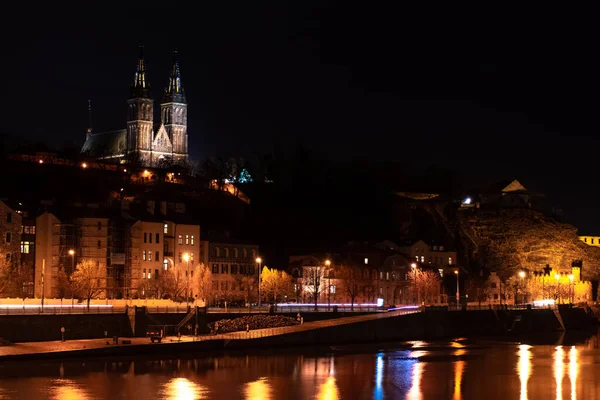 Praga Noite Basílica Dos Santos Pedro Paulo Vysehrad Paisagem Urbana — Fotografia de Stock