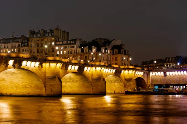 Noche París Puente Neuf Reflejo Luces Río Sena Paisaje Urbano —  Fotos de Stock