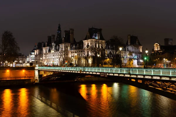 Νύχτα Παρίσι Akrol Γέφυρα Αντανάκλαση Των Φώτων Στον Ποταμό Σηκουάνα — Φωτογραφία Αρχείου