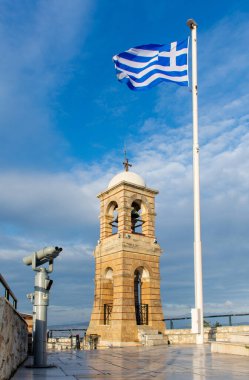 Atina, Lycabitus tepesindeki çan kulesi dramatik gökyüzü ve şehir manzarasına karşı