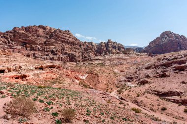 Ürdün, Petra şehrinin etrafındaki dağlar, güneşli bir günde gündüz manzarası