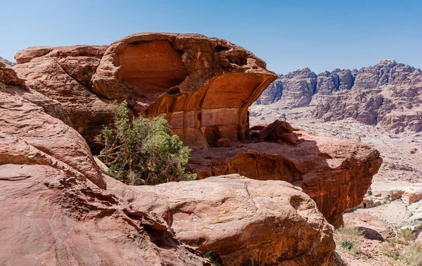 Jordânia Montanhas Redor Cidade Petra Paisagem Diurna Dia Brilhante Ensolarado — Fotografia de Stock