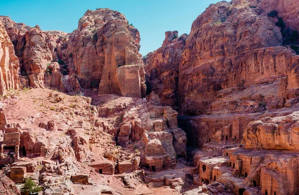Ürdün, Petra şehrinin etrafındaki dağlar, güneşli bir günde gündüz manzarası