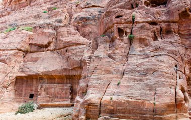 Ürdün 'ün antik Petra kentindeki Bedevi göçebelerin mağara evleri.