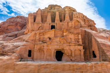 Petra Ürdün 'deki tapınaklar ve mezarlar, antik mimari