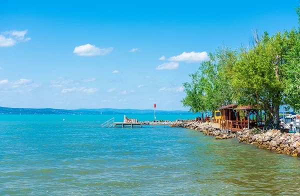 Linda Paisagem Lago Verão Com Água Azul Turquesa — Fotografia de Stock