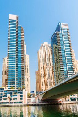 Dubai 'nin gündüz şehir manzarası, Dubai Marina bölgesinin modern mimarisi