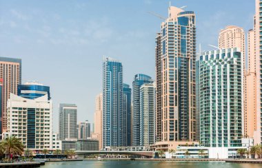 Dubai 'nin gündüz şehir manzarası, Dubai Marina bölgesinin modern mimarisi