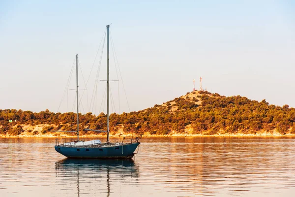 Sibenik Croatia Small Sea Vessel Moored Coast — Zdjęcie stockowe