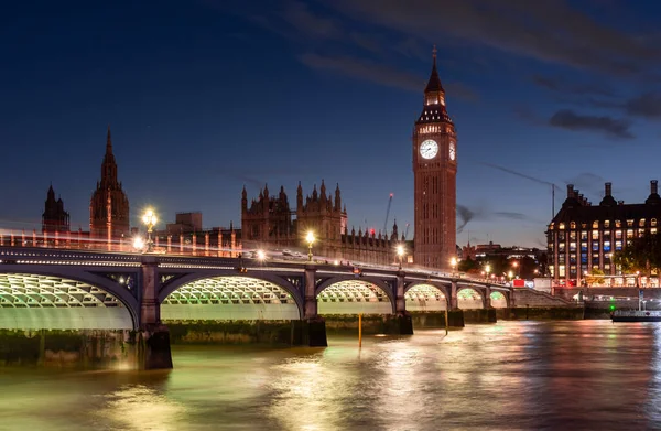 Parlamento Inglaterra Fondo Cielo Dramático Hermoso Paisaje Ciudad Noche —  Fotos de Stock