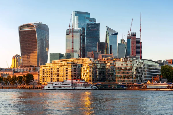 Edifícios Rio Tâmisa Londres Bela Paisagem Urbana — Fotografia de Stock