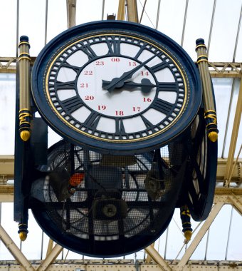 tren istasyonu saati