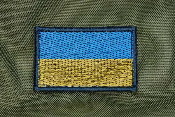 Ένα Ορθογώνιο Μπλε Κίτρινο Έμπλαστρο Της Ουκρανικής Σημαίας Στο Πράσινο — Φωτογραφία Αρχείου