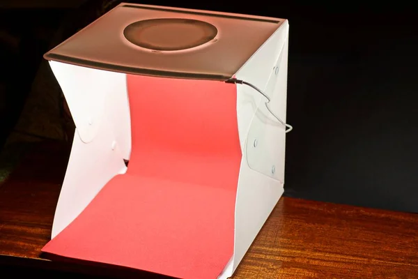 Una Caja Plástico Cuadrada Blanca Con Iluminación Para Fotografía Tema — Foto de Stock