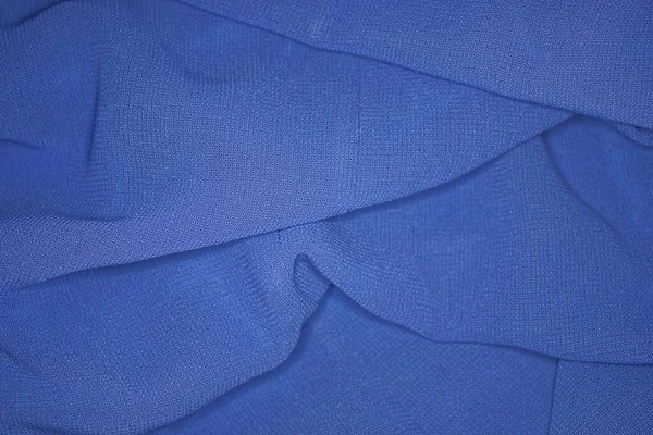 服の上の古いしわのある物質からの青い生地の質感 — ストック写真