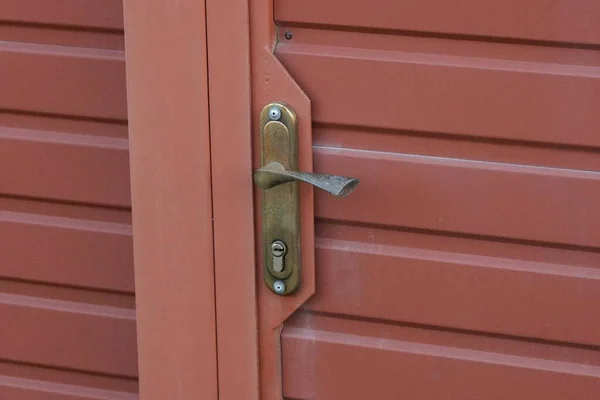 One Gray Brown Metal Doorknob Red Closed Iron Door Street — Stock Photo, Image