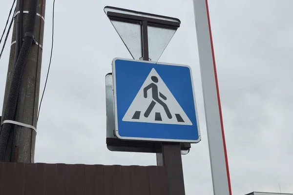 One Square Road Sign Pedestrian Crossing Metal Pillar Gray Sky — стоковое фото