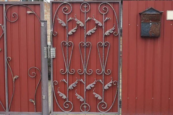 Red Closed Metal Door Brown Wrought Iron Pattern Iron Wall — Fotografia de Stock