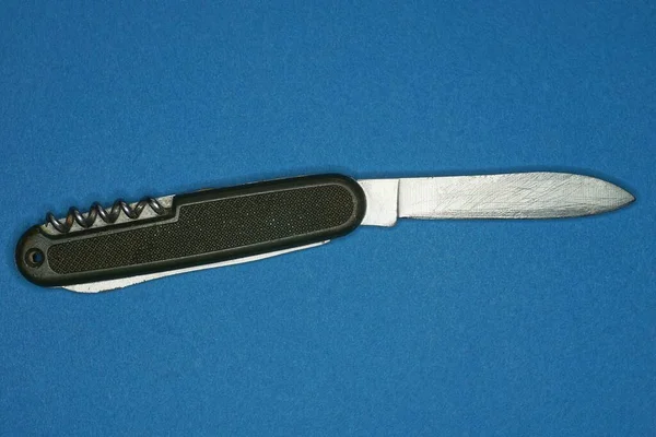Один Старый Армейский Складной Нож Серым Изношенным Железным Лезвием Зеленой — стоковое фото