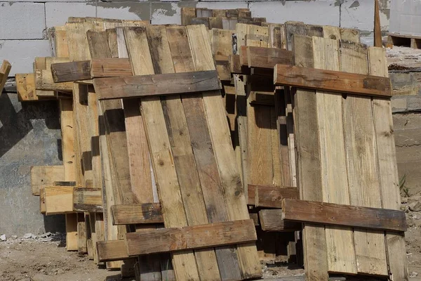 Heap Old Brown Wooden Pallets Stand Street — Stock Photo, Image