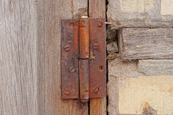 One Red Iron Old Rusty Door Hinge Gray Door Board — Stock Photo, Image