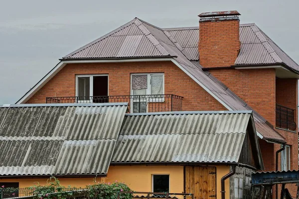 Dos Lofts Granero Con Techo Pizarra Gris Una Gran Casa — Foto de Stock