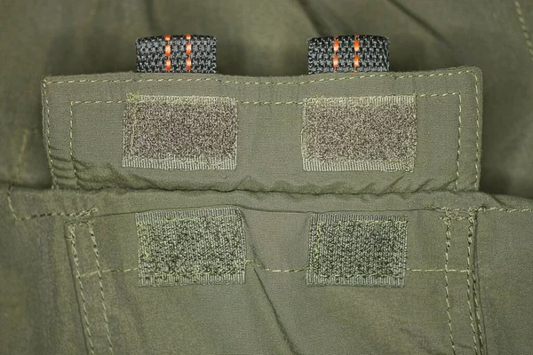 Δύο Πράσινο Velcro Στο Ύφασμα Του Στρατού Τσέπη Ένδυσης — Φωτογραφία Αρχείου